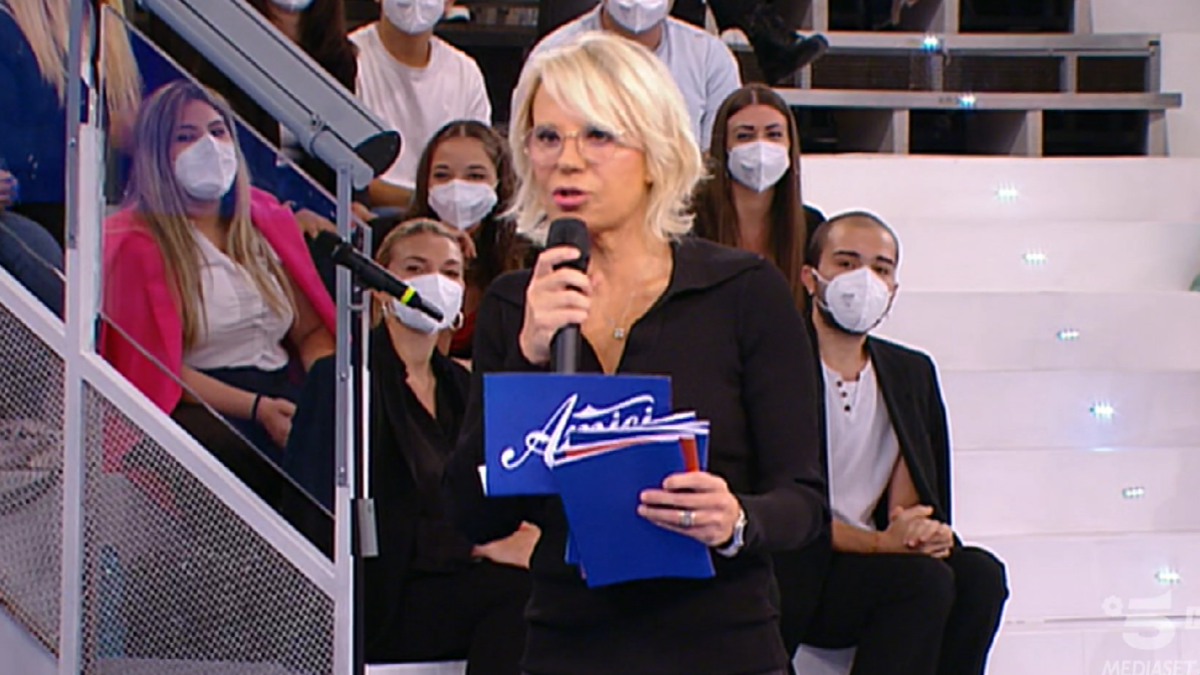 Amici 2022, anticipazioni puntata 9 ottobre: sfide, eliminati e ospiti