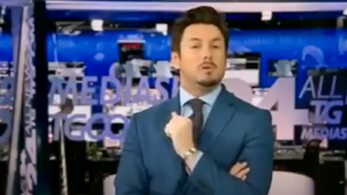 Andrea Giambruno, il compagno di Giorgia Meloni non condurrà più i tg Mediaset: “Scelta condivisa”