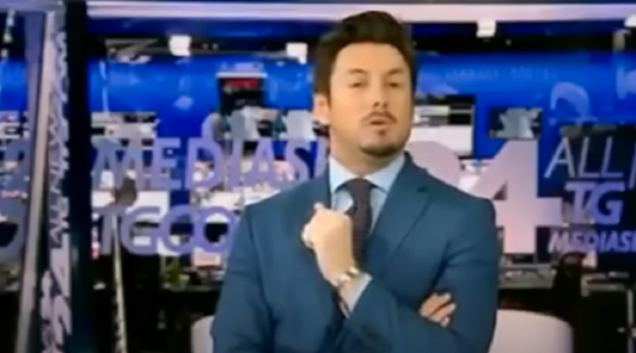Andrea Giambruno, il compagno di Giorgia Meloni non condurrà più i tg Mediaset: “Scelta condivisa”