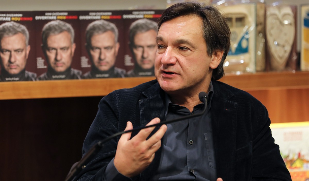 Fabio Caressa dopo l’errore in telecronaca di HJK-Roma: “Non c’ho capito un caxxo”