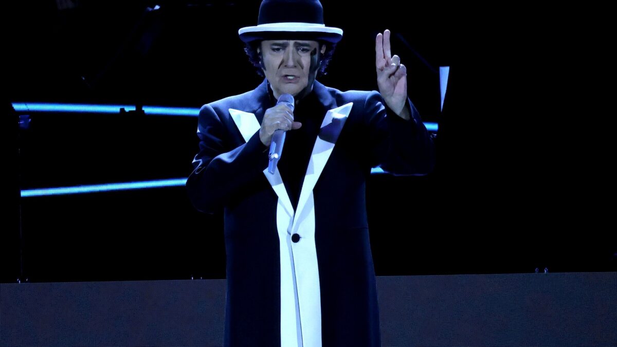 Renato Zero, concerto al Circo Massimo, ‘ZeroSettanta’, 26 ottobre 2022: tutti gli ospiti, canzoni ed esibizioni