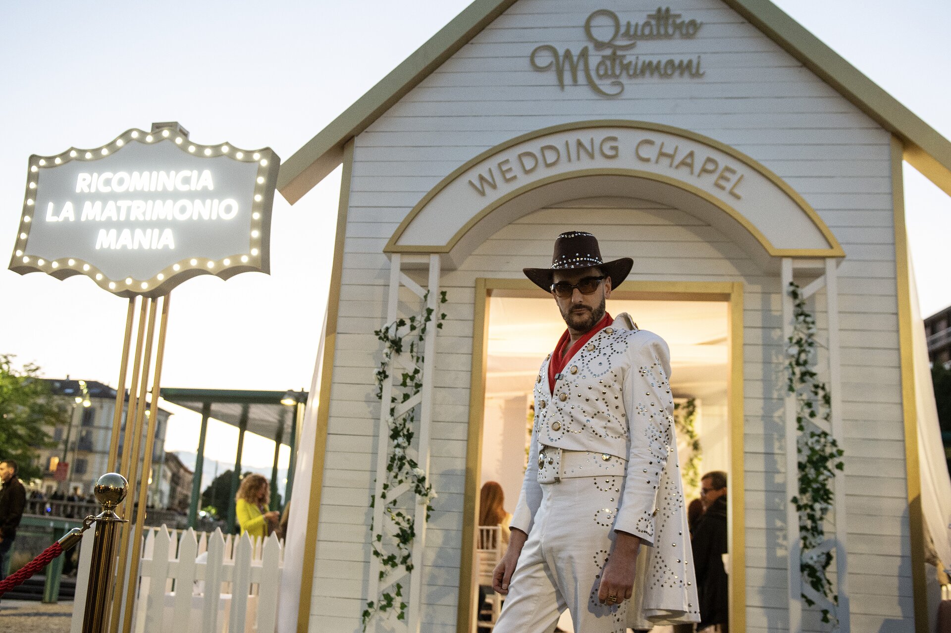 Quattro Matrimoni, Costantino della Gherardesca celebra nozze in stile Elvis