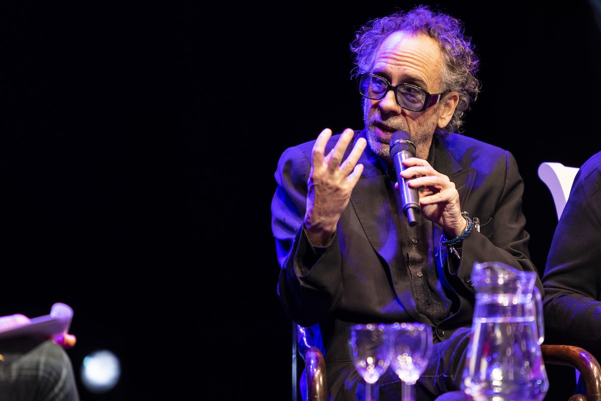 Tim Burton presenta la sua Mercoledì Addams a Lucca: “Io un po’ come lei, ma tutti in famiglia abbiamo degli ‘strani'”