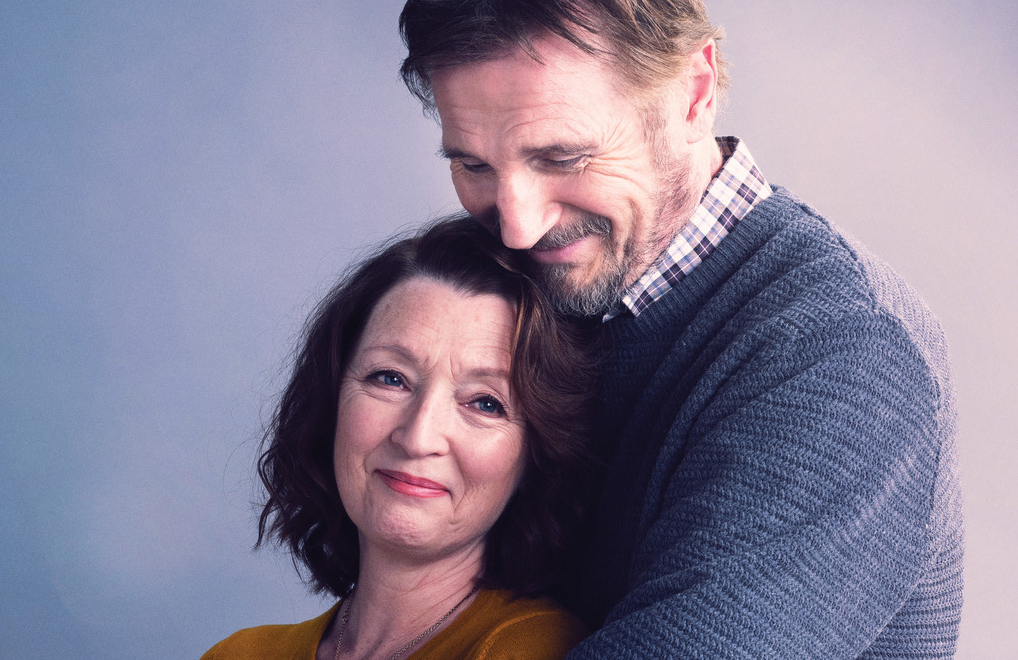Stasera in tv: “Ordinary Love” con Liam Neeson su Rete 4