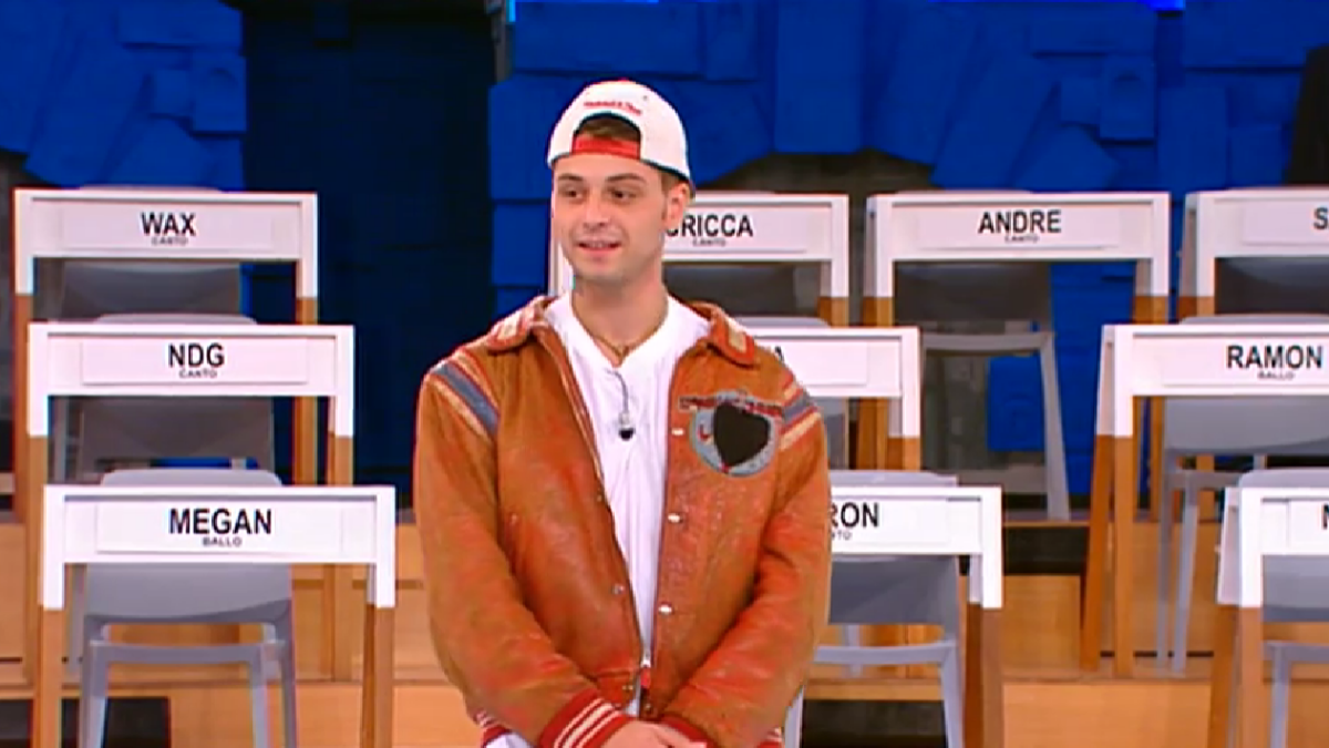 Male, Tommy Dali: ascolta la canzone e leggi il testo dell’inedito di Amici 2022 (video esibizione) #Amici22