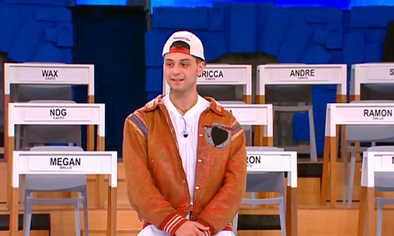 Male, Tommy Dali: ascolta la canzone e leggi il testo dell’inedito di Amici 2022 (video esibizione) #Amici22