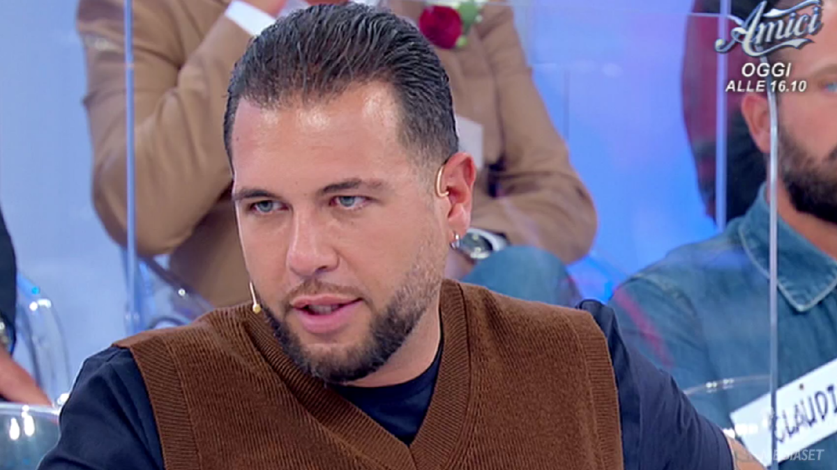 Uomini e Donne, Alessandro e Roberta chiudono la conoscenza. E lui si dichiara a Ida: “Ho un forte sentimento per te”