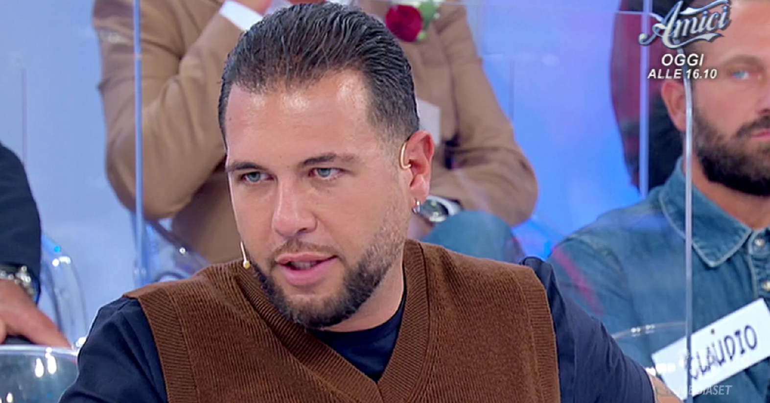 Uomini e Donne, Alessandro e Roberta chiudono la conoscenza. E lui si dichiara a Ida: “Ho un forte sentimento per te”