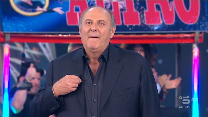 Tu si que vales 2022, Gerry Scotti in lacrime ricorda Piero Sonaglia (VIDEO)