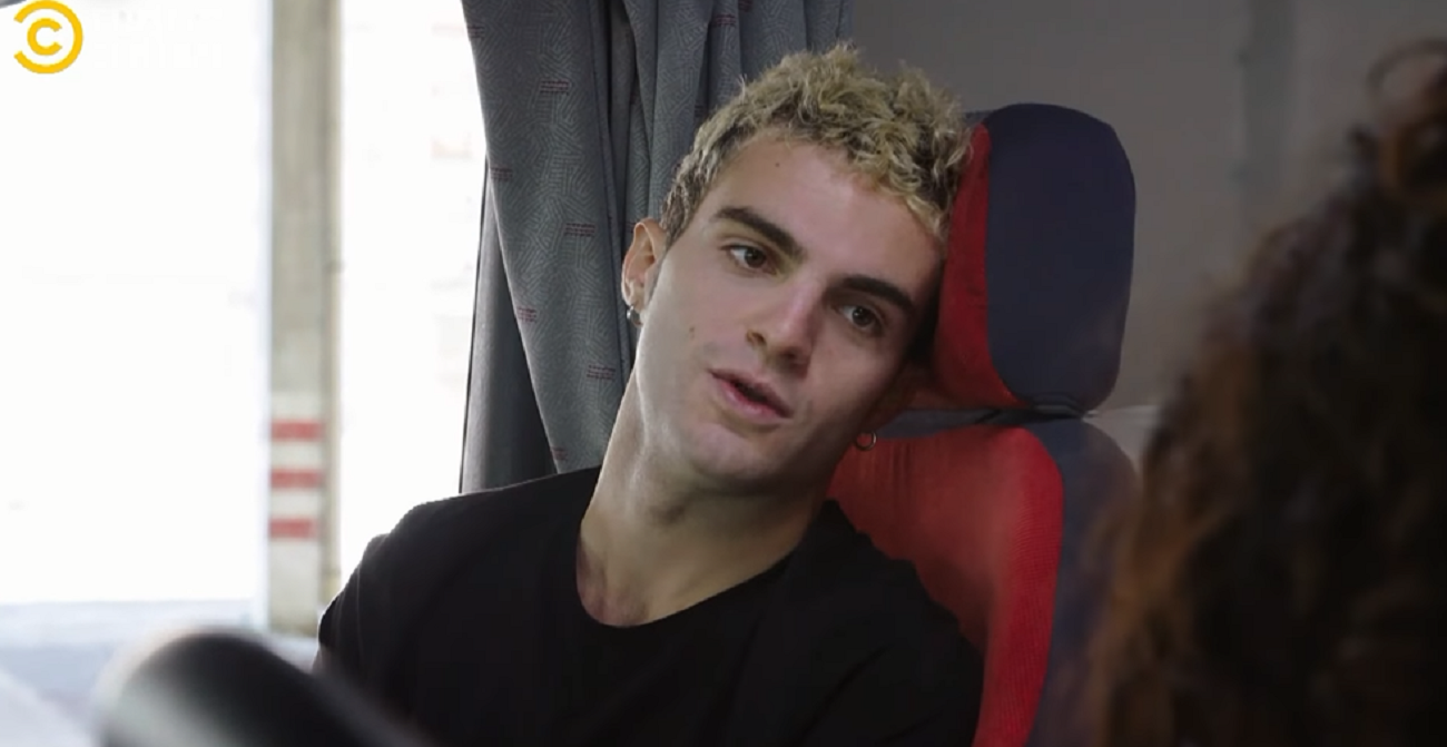 Davide Calgaro in The roast of life in Italy a suo agio tra i temi polarizzanti del Paese