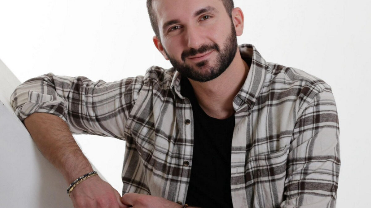 Dimitri Cocciuti, lo showrunner di Drag Race Italia a TvBlog: “Raccontiamo un’arte snobbata dalla tv”. E su Mi Casa Es Tu Casa con Malgioglio…