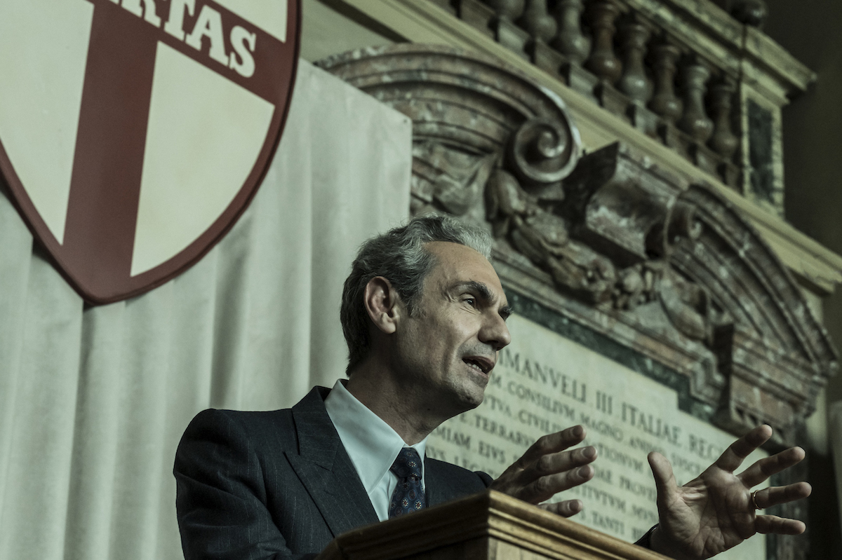 Esterno Notte racconta il caso Moro e debutta nelle serie tv sfruttandone il linguaggio: la recensione