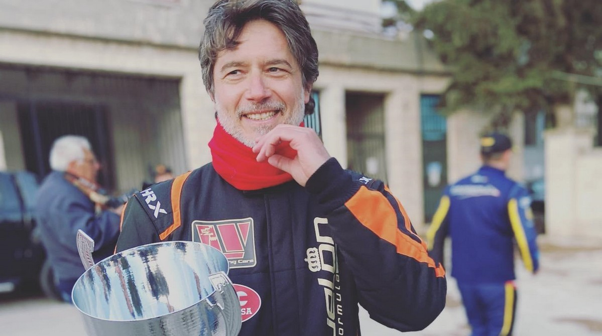 Ettore Bassi: Stage and Race, dal 22 novembre su Rakuten TV (Video in Anteprima per TvBlog)