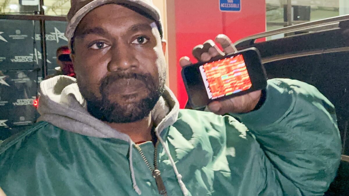 Kanye West non è più miliardario? Ci pensano i fan ad aprire una raccolta fondi per lui
