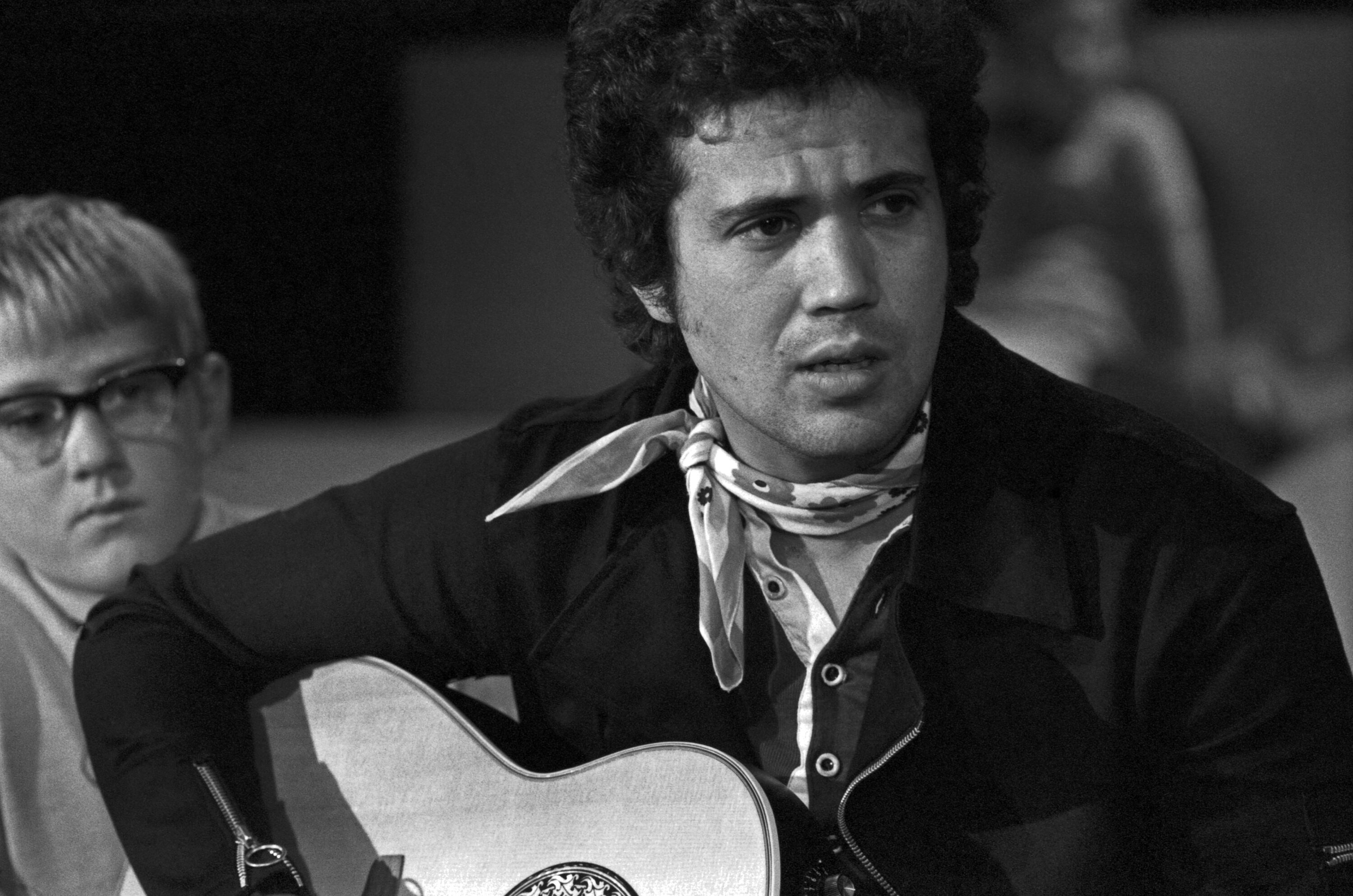 Fiori rosa fiori di pesco, Lucio Battisti: ascolta la canzone, leggi testo e significato