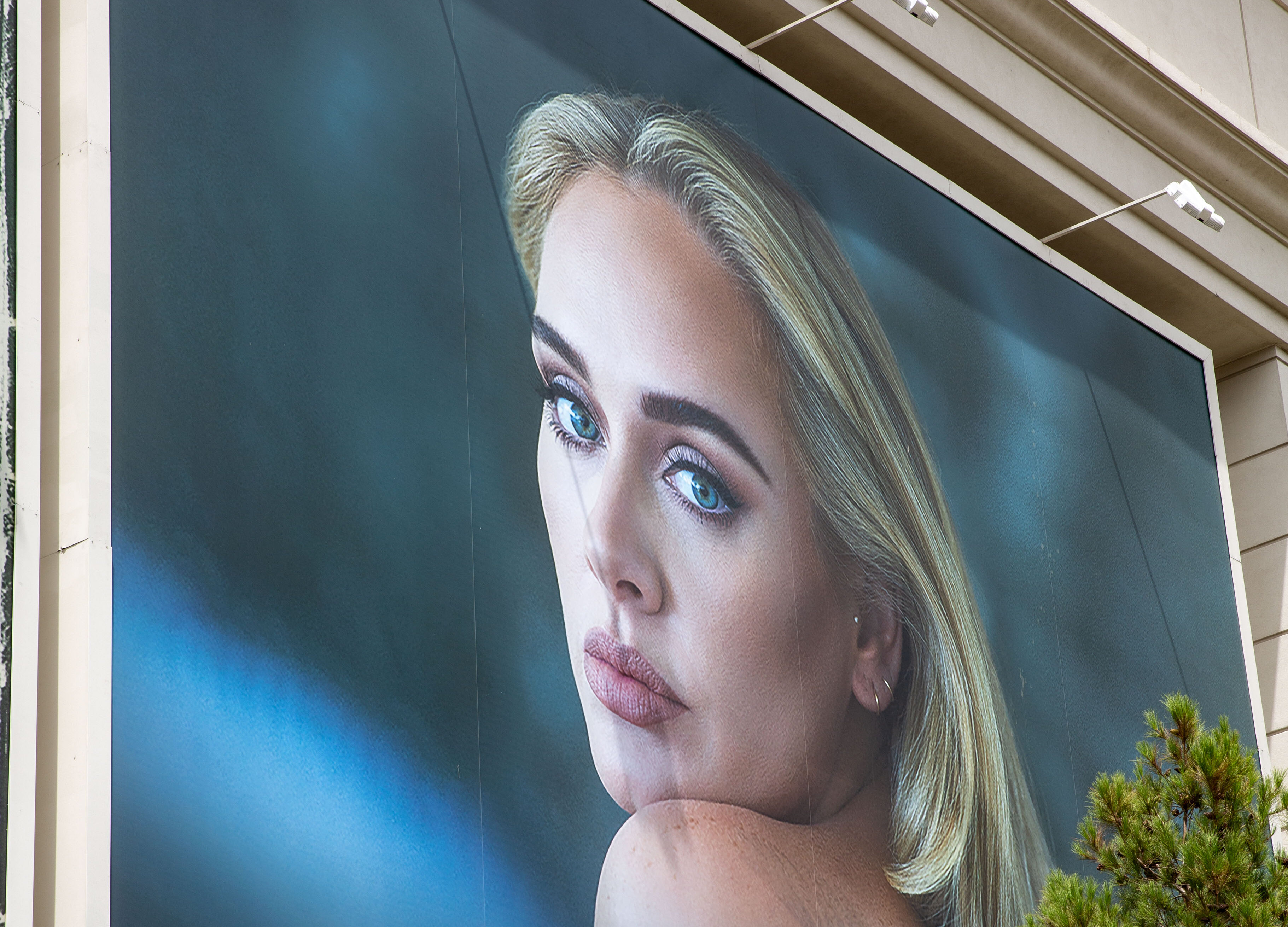 Adele a Las Vegas con una tecnologia da 400.000 sterline per proteggere la sua voce