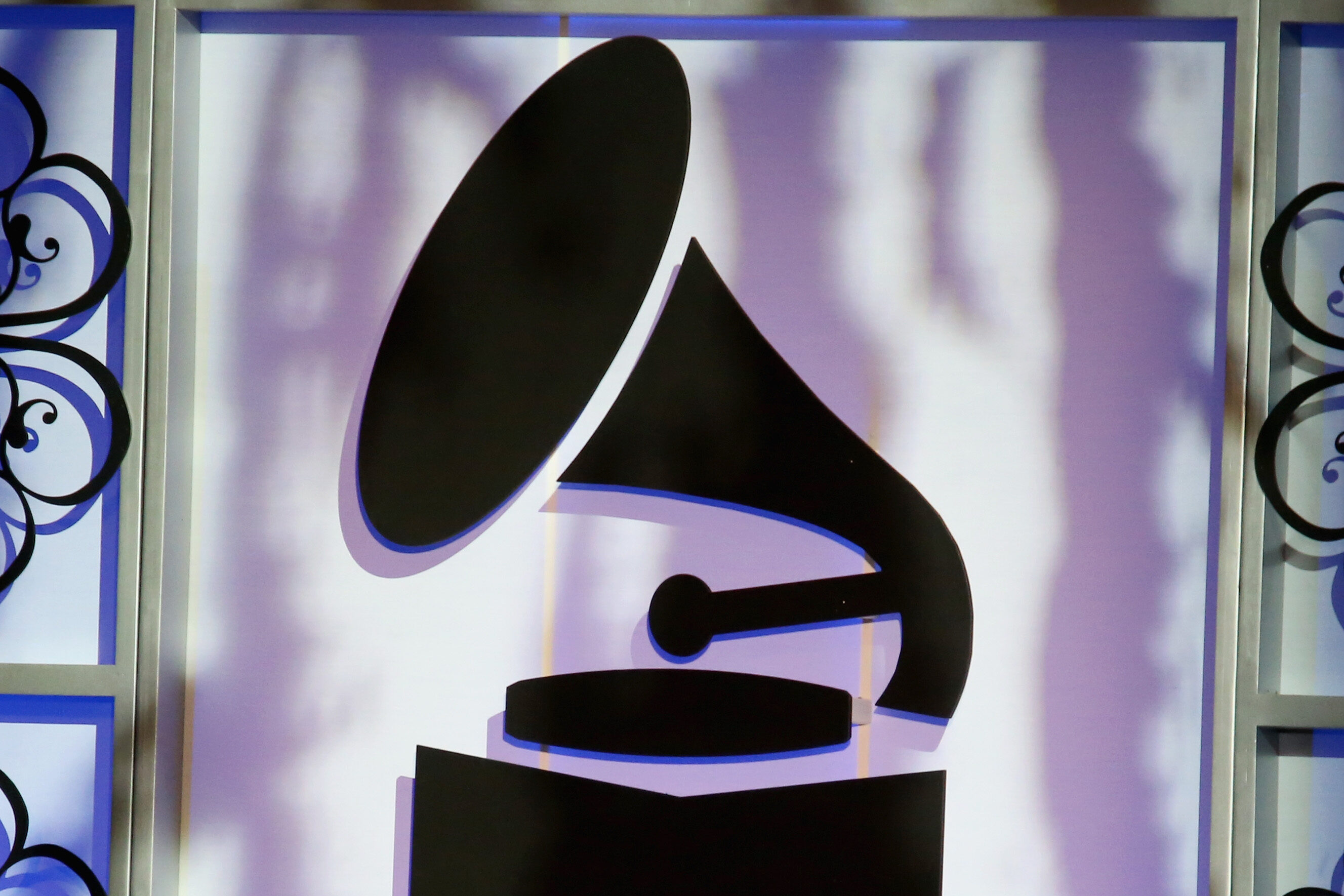 Grammy 2024, rapper arrestato poco dopo aver vinto tre premi (video)