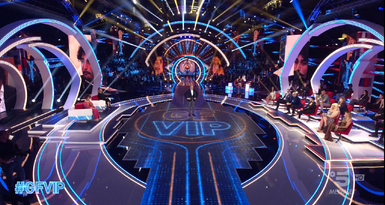 Grande Fratello Vip 2022, notte di passione per due coppie all’interno della casa? (video)