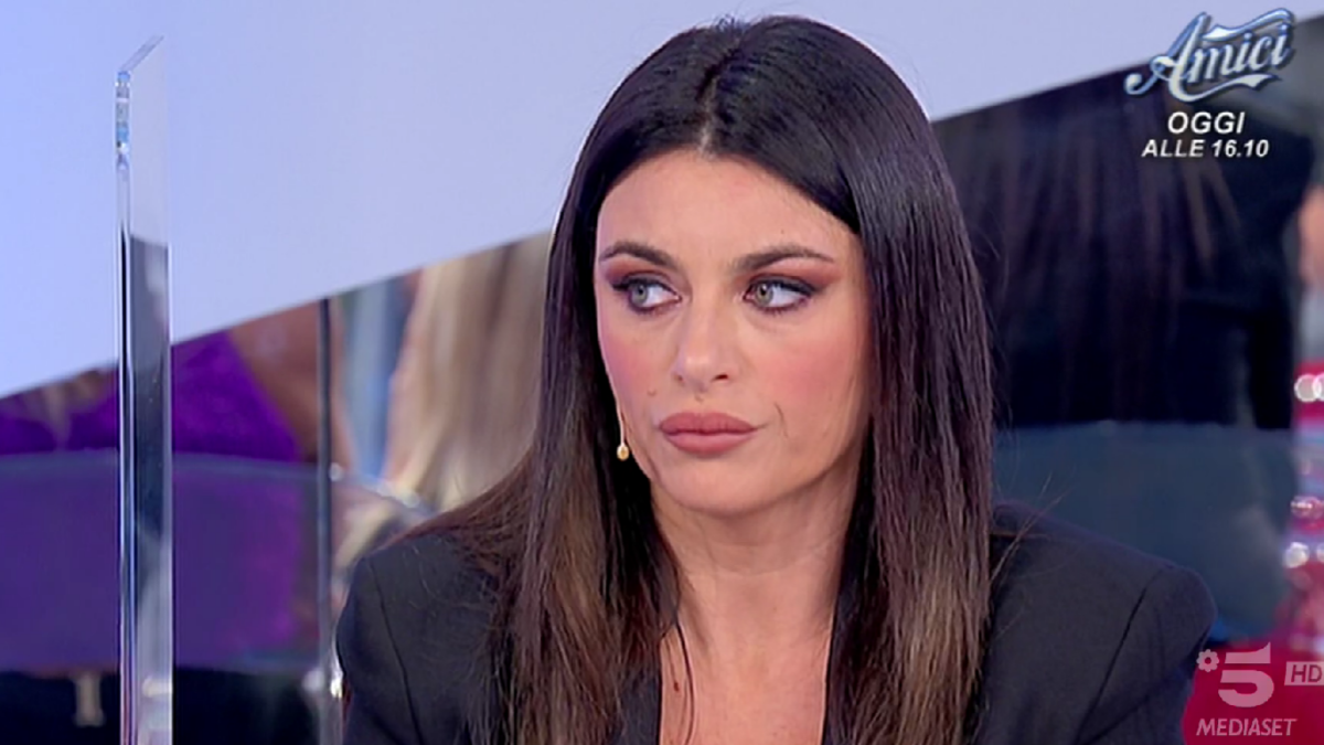 Uomini e Donne, puntata 30 novembre 2022, Gloria continua con Riccardo, Lavinia è uscita con Alessio Campoli