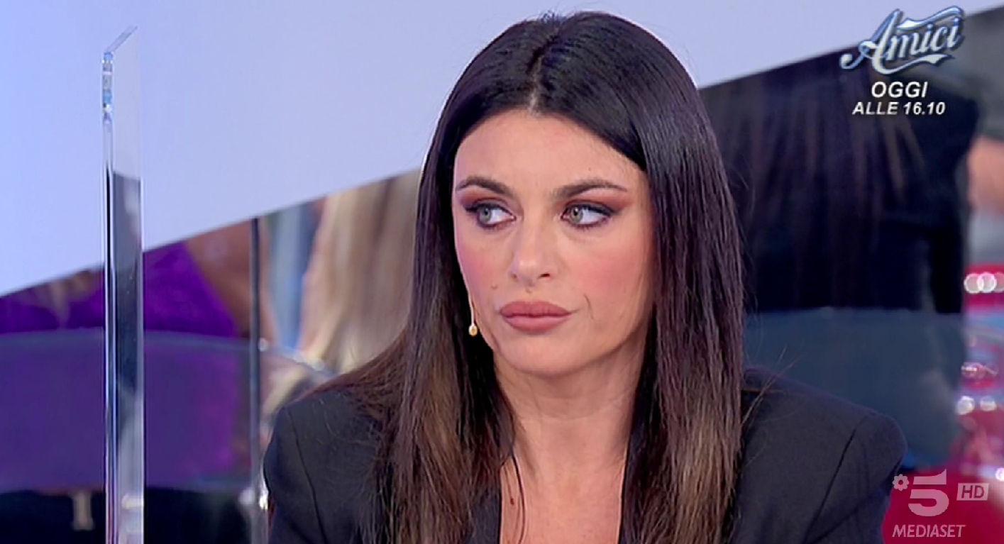 Uomini e Donne, puntata 30 novembre 2022, Gloria continua con Riccardo, Lavinia è uscita con Alessio Campoli
