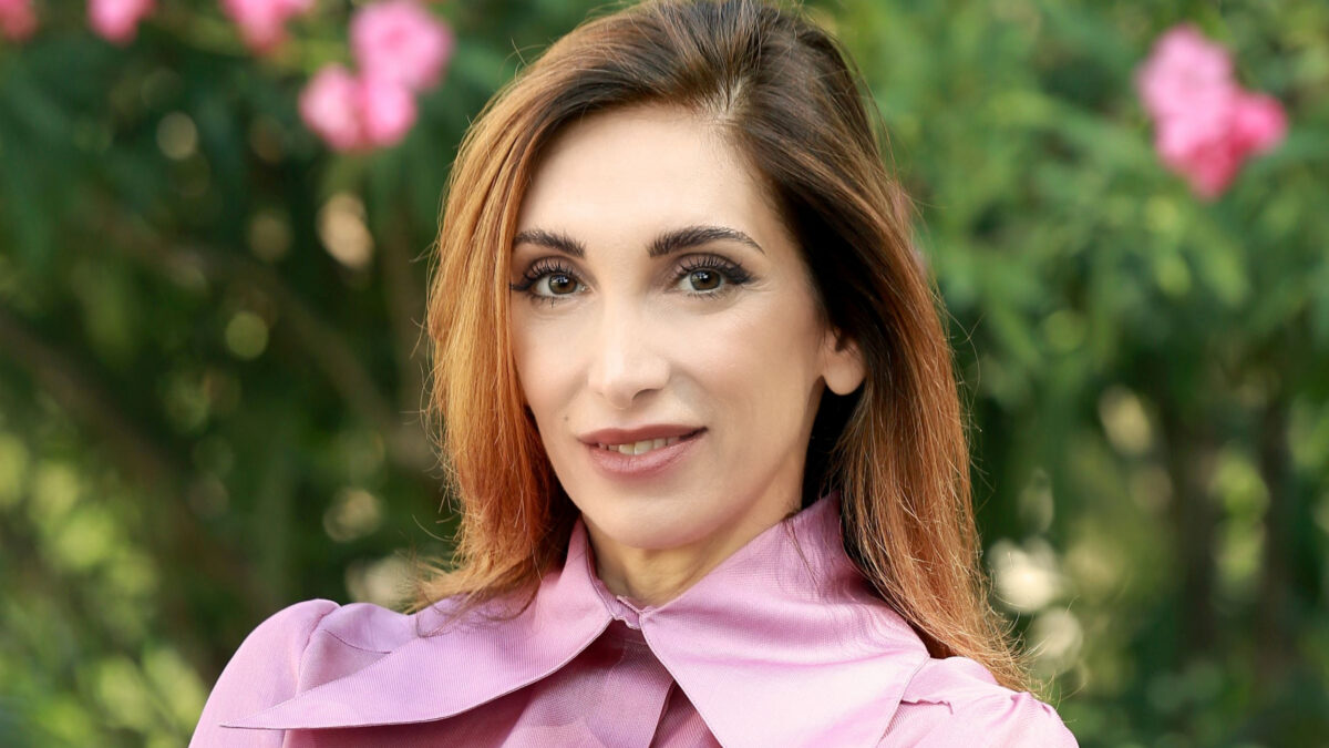 Onorevoli confessioni, Laura Tecce: “Vi faccio conoscere i ‘gemelli buoni’ dei politici…”