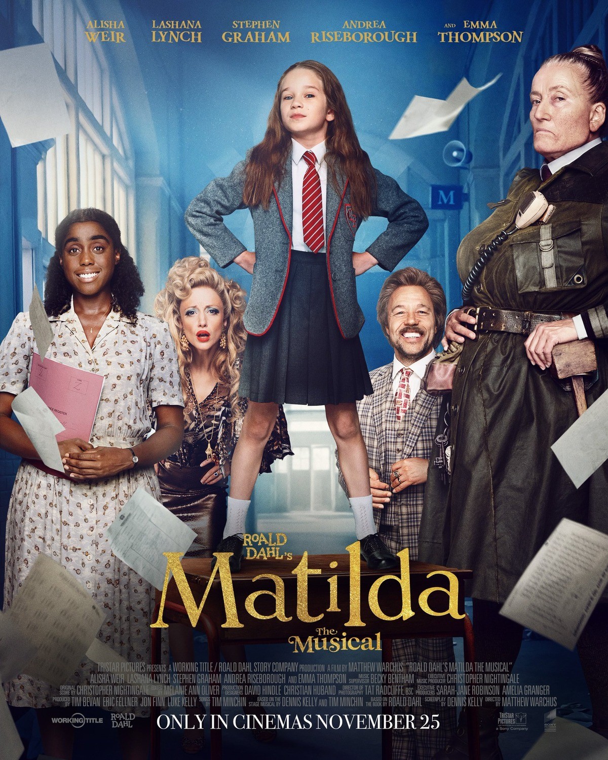 Matilda The Musical di Roald Dahl: foto e poster del film Netflix con Emma Thompson