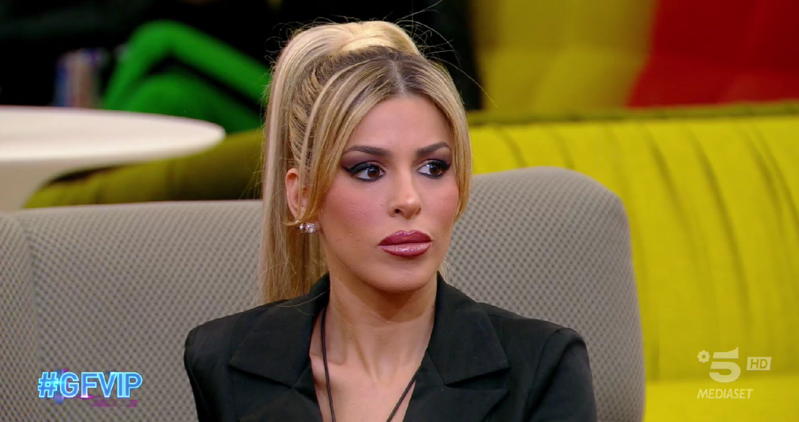 Grande Fratello Vip 2022, puntata 21 novembre: il confronto tra Antonino e Oriana