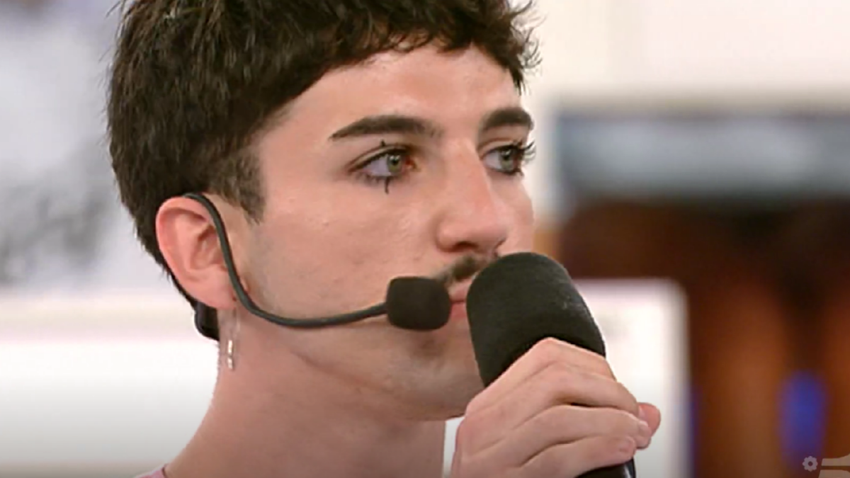 Più mia, Piccolo G: ascolta la canzone, testo dell’inedito (Amici 22)