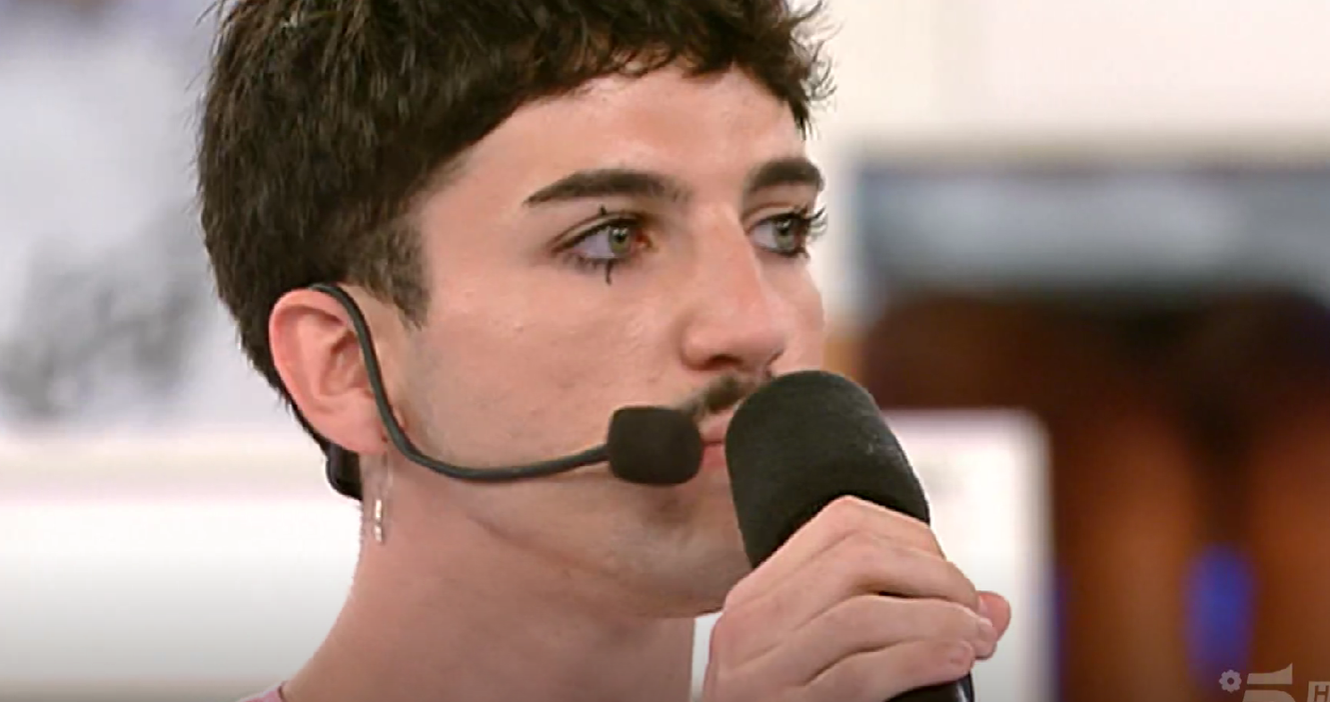 Più mia, Piccolo G: ascolta la canzone, testo dell’inedito (Amici 22)