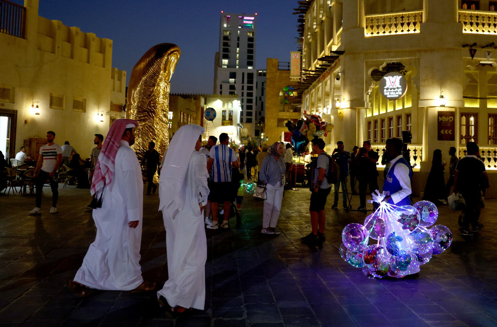 Si accendono i riflettori sui Mondiali di Qatar 2022 ed è sempre più difficile nascondere la realtà