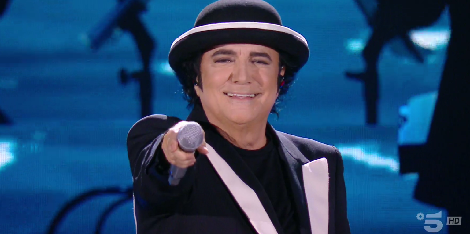 Renato Zero su Canale 5 in concerto, seconda serata 2 novembre 2022: tutte le canzoni ed esibizioni
