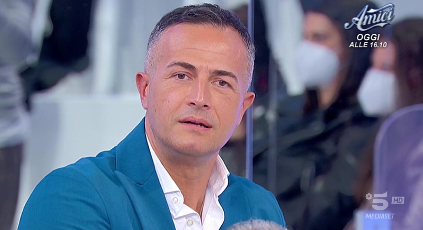 Uomini e Donne, anticipazioni puntata 1 dicembre 2022: Desdemona rifiuta Alessandro, Federico esce con Alice in esterna