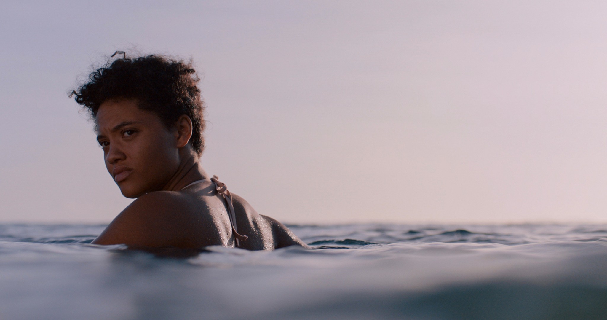 Stasera in tv: il survival-horror “Sweetheart ” con Kiersey Clemons su Rai 4