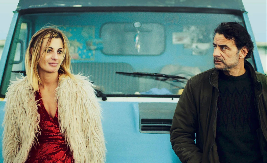 Tra le onde: trailer e anticipazioni del film di Marco Amenta al cinema dal 1° dicembre