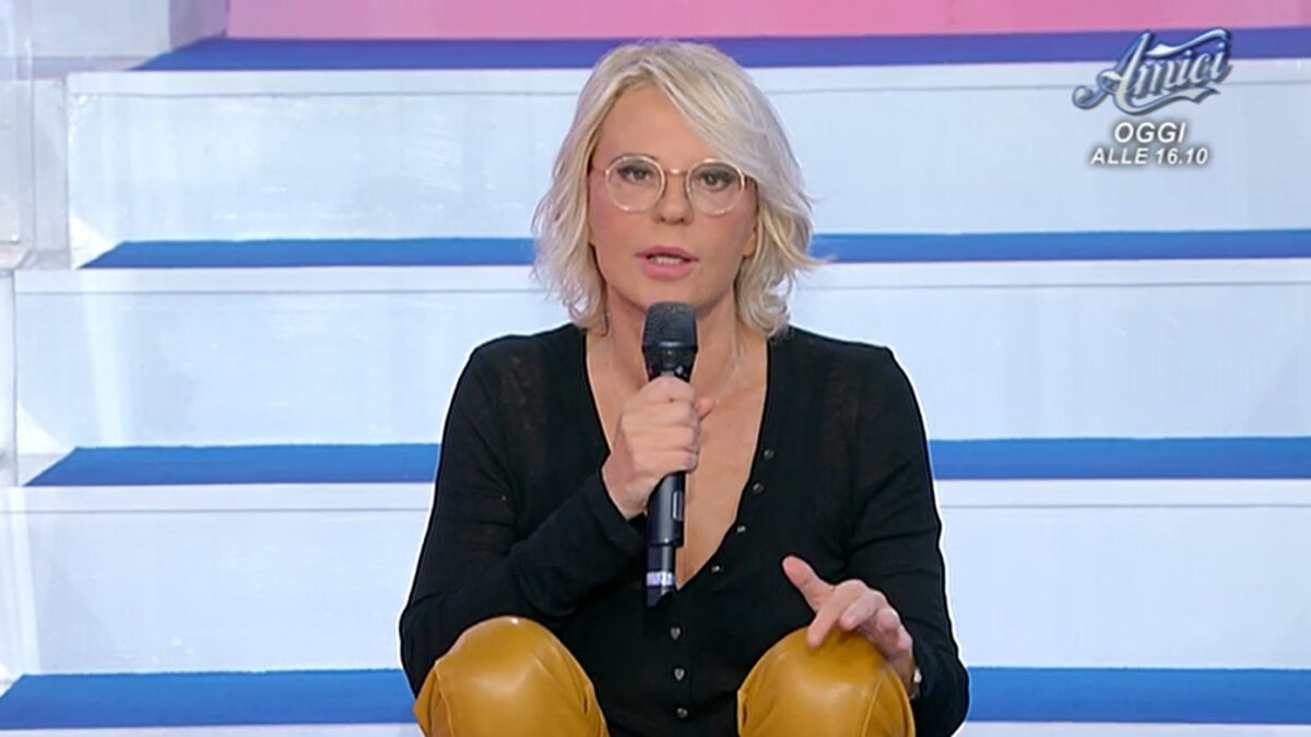Uomini e Donne, puntata di oggi 25 novembre 2022: Riccardo vuole uscire con Roberta, Alice lascia lo studio