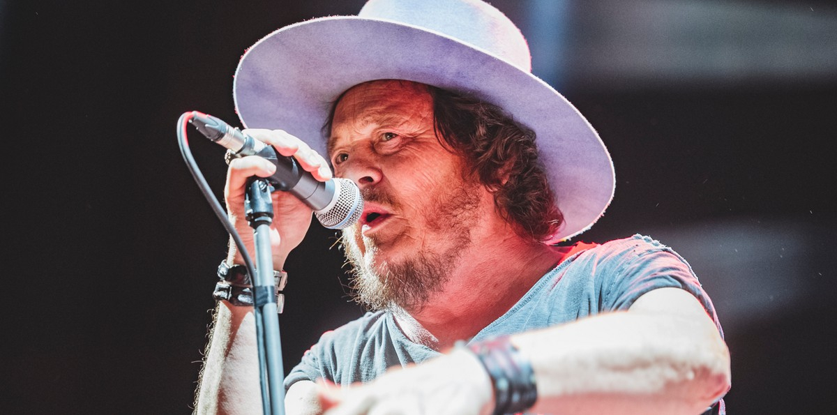 Zucchero, polemiche per dichiarazioni su Sanremo, la precisazione del cantante: “Solo un’ironica provocazione”