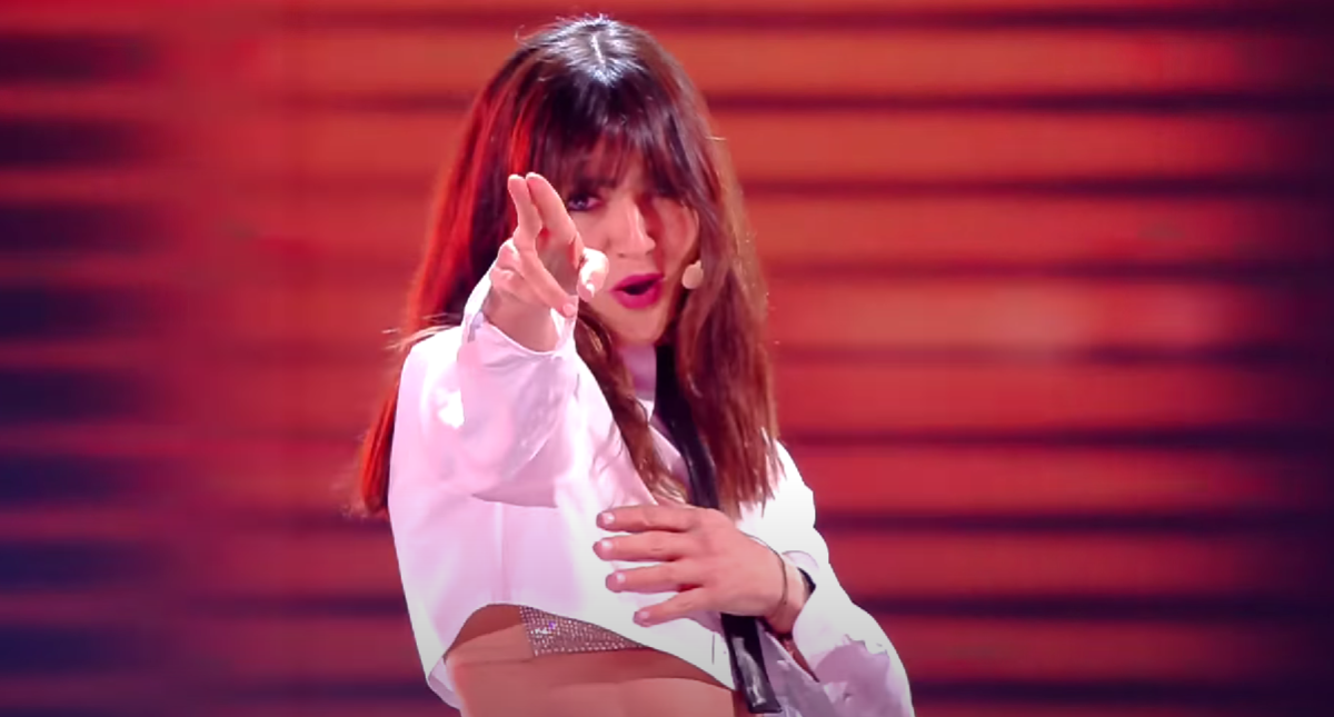 X Factor 2022, Ambra infiamma il Forum di Assago cantando T’appartengo (e siamo tutti tornati felicemente negli anni Novanta)