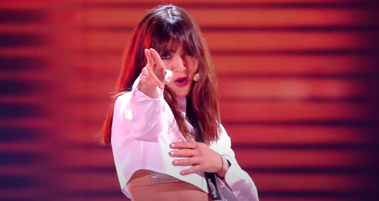 X Factor 2022, Ambra infiamma il Forum di Assago cantando T’appartengo (e siamo tutti tornati felicemente negli anni Novanta)