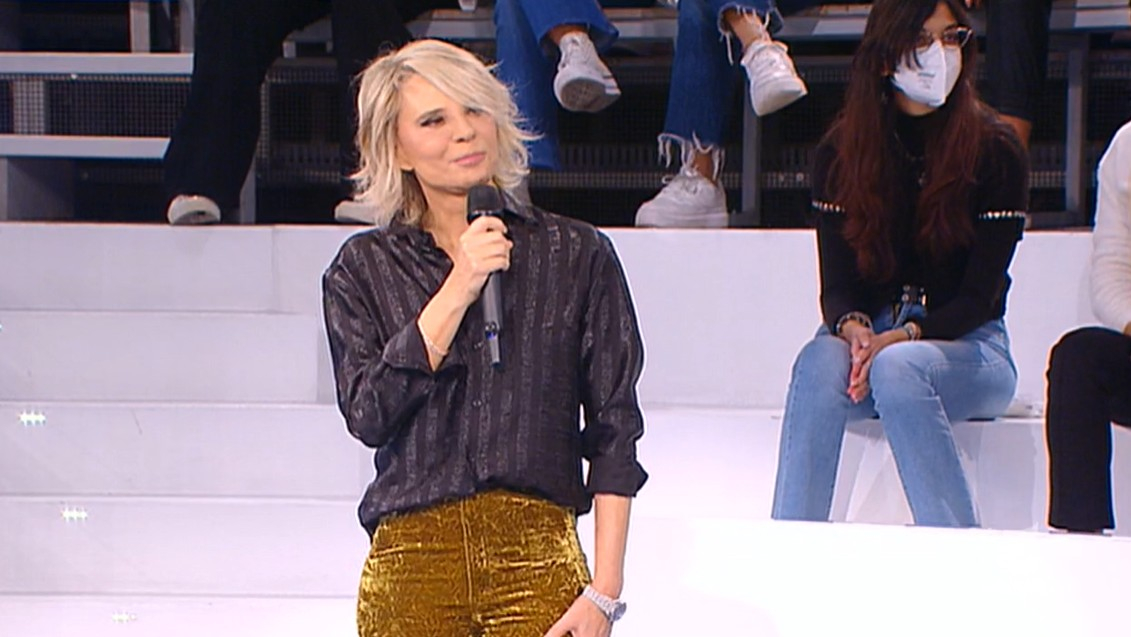 Amici 2022, puntata 18 dicembre 2022, Angelina e Isobel ospiti del concerto di Elisa