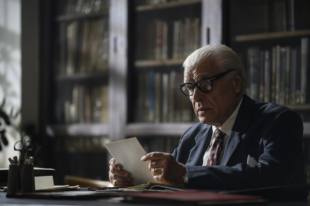 La docu-fiction su Arnoldo Mondadori suscita interesse grazie alle testimonianze, ma le ricostruzioni sono troppo “spiegoni”: la recensione