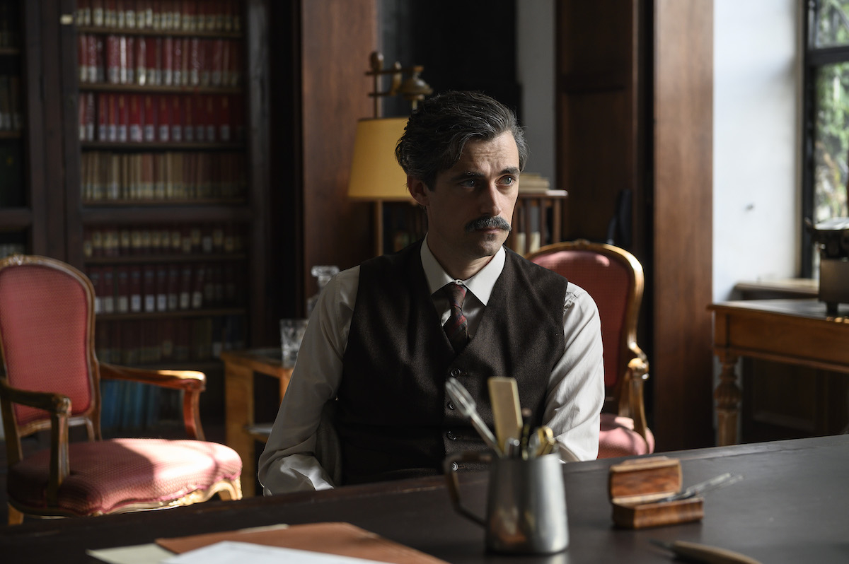 Arnoldo Mondadori, la docu-fiction: il litigio con Alberto per Topolino