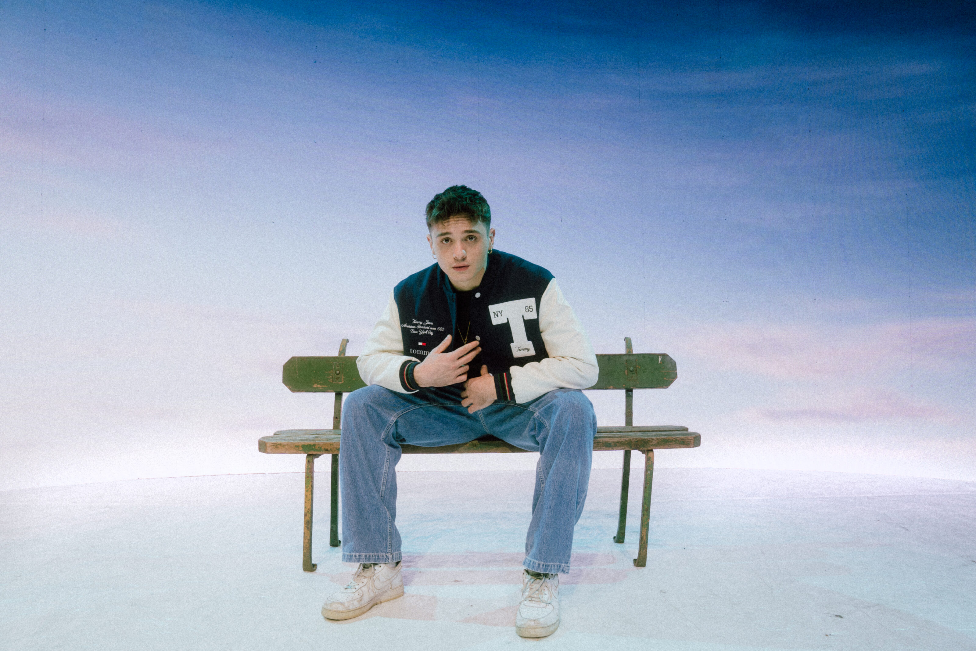 Olly in gara a Sanremo 2023 con Polvere