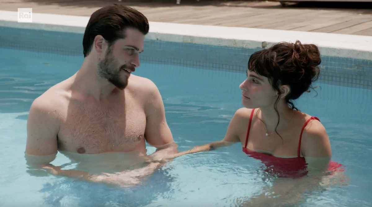 Diversi come due gocce d’acqua, ma uguale a tante altre storie: la recensione del film-tv
