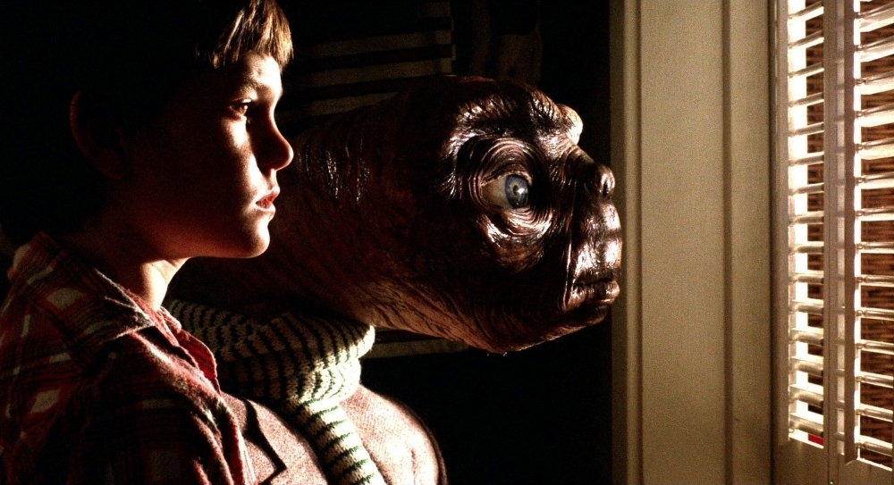 E.T. l’extraterrestre: modello animatronico dell’amabile alieno battuto all’asta per oltre 2 milioni di dollari (video)