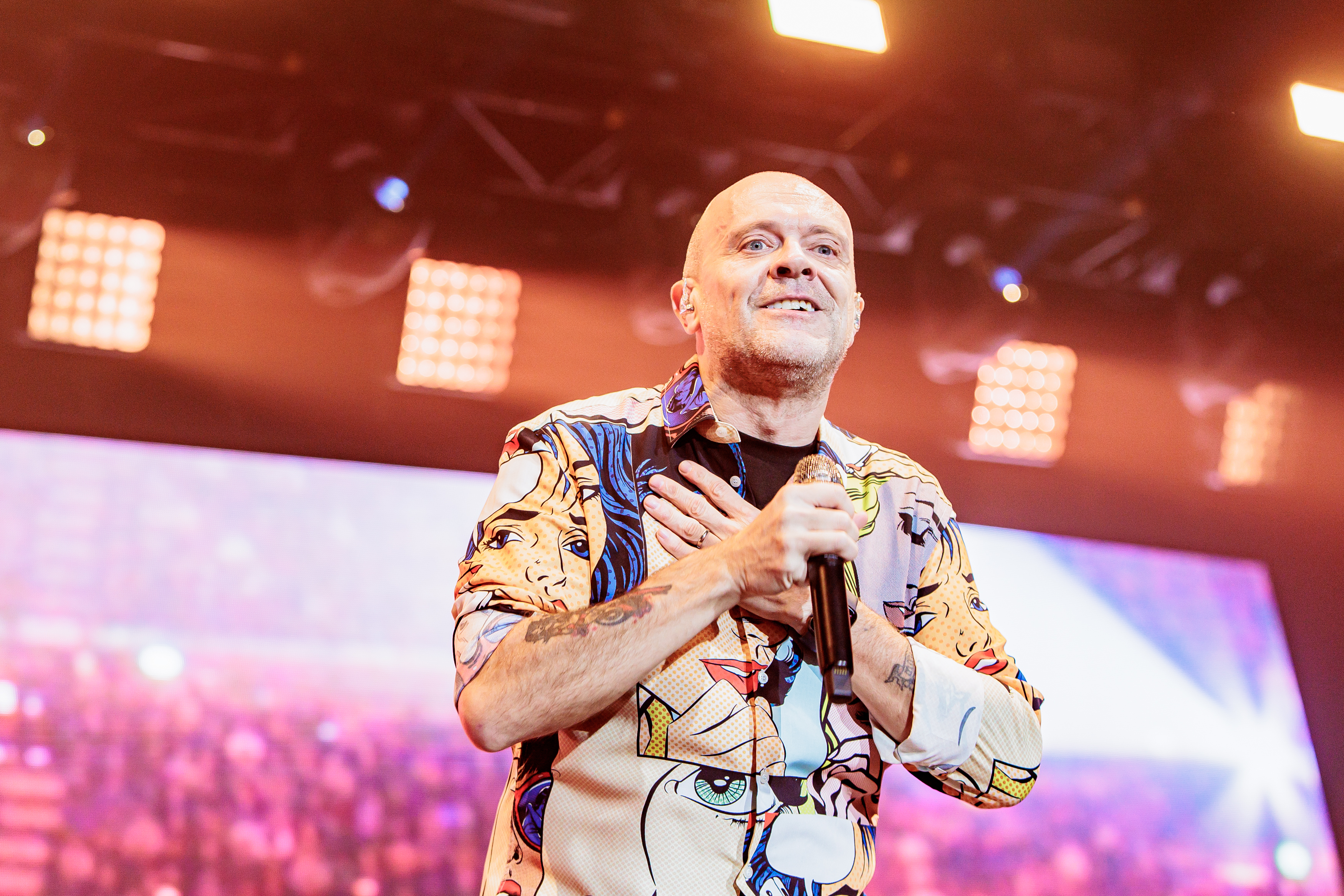Max Pezzali, Roma, 8 dicembre 2022: la scaletta del concerto al Palazzo dello Sport (come arrivare)