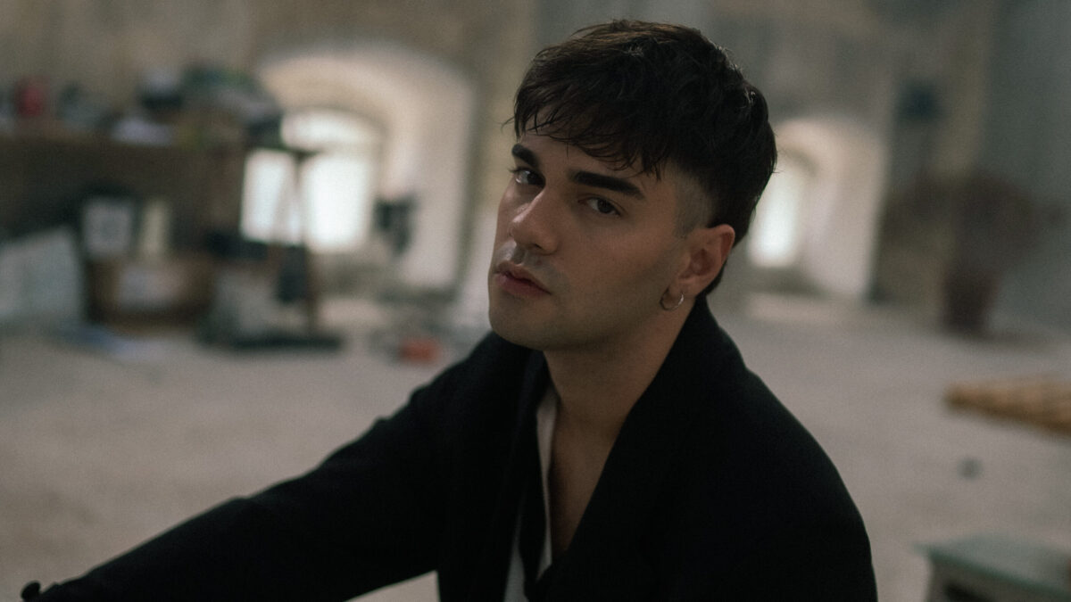 Maninni a Sanremo Giovani 2022 con ‘Mille porte’: guarda l’intervista video al cantautore