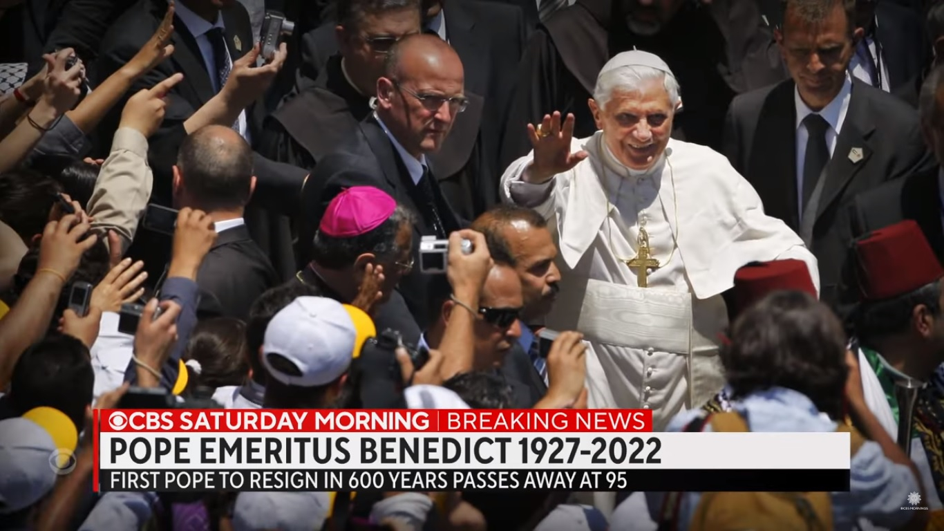 Morte Papa emerito Benedetto XVI, come è stata data la notizia nel Mondo (VIDEO)