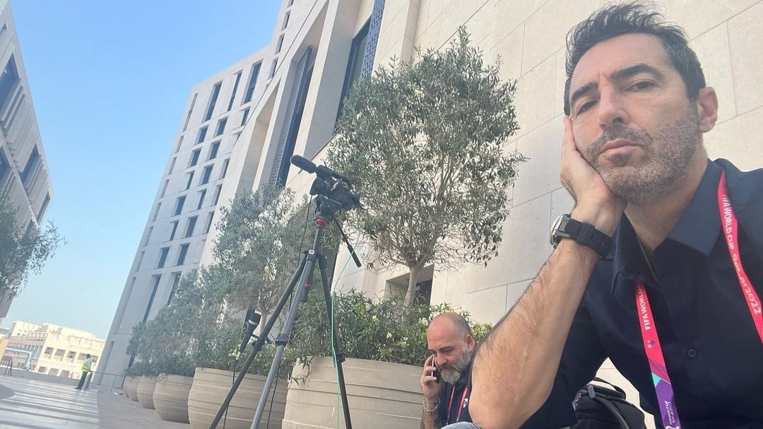 Alessandro Antinelli si sfoga sui social contro Paola Ferrari? “Con i soldi e il potere potrai comprarti tutto ma non cuore e competenza”