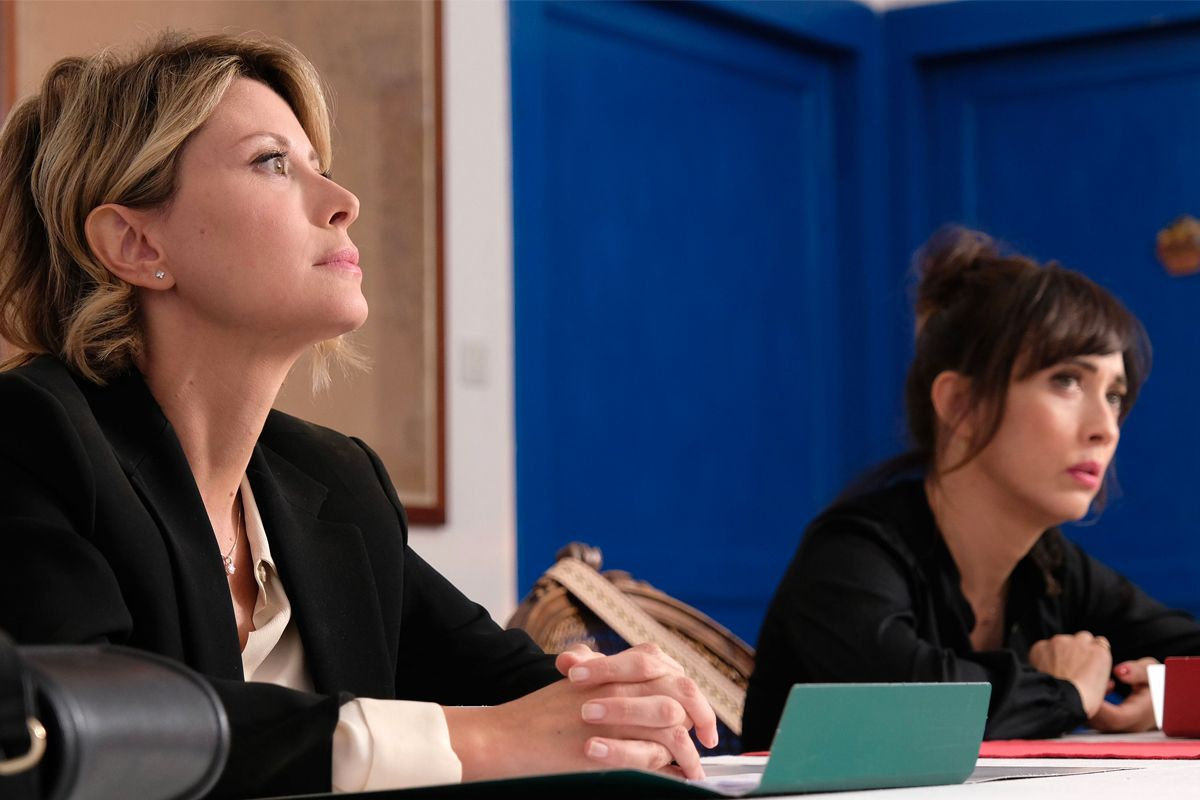 Ascolti tv giovedì 29 dicembre 2022: Una scomoda eredità a 3,9 mln, Pelè a 1,9