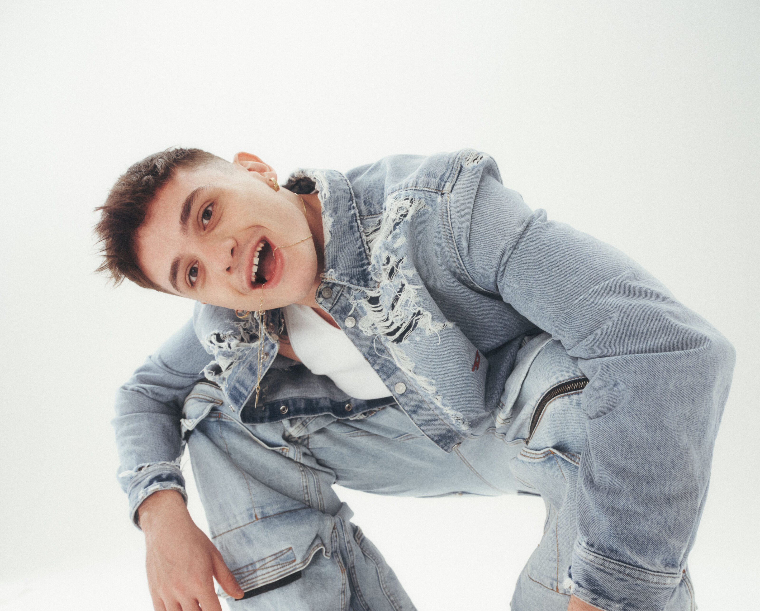 Sanremo 2023, Olly parla di Polvere, il brano in gara al Festival (intervista)